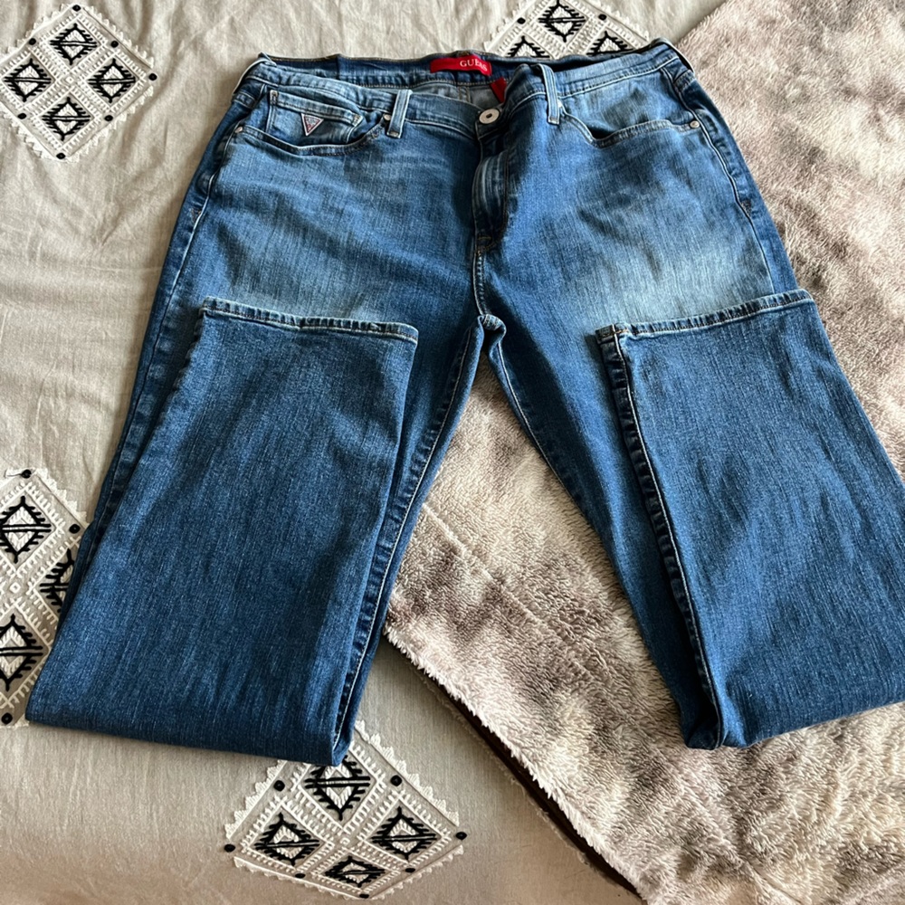 Guess - Lincoln Slim Straight - size 36x32